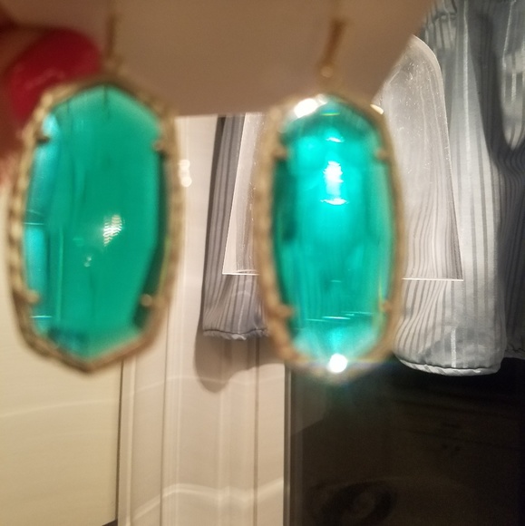 New Kendra Scott Earrings - Picture 5 of 5